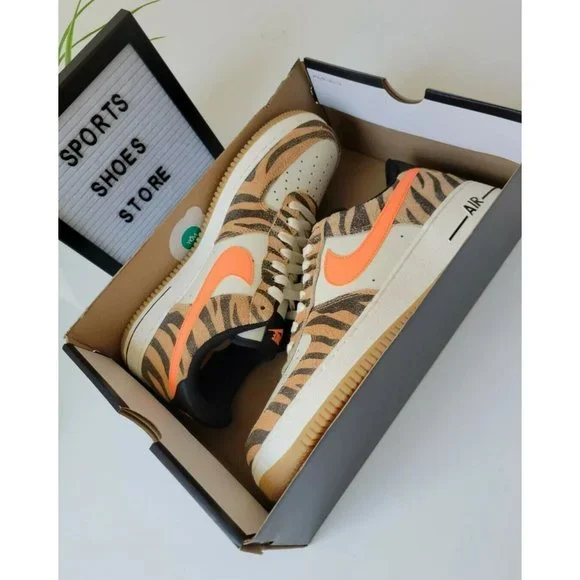 A49 SIZE 10 MEN'S NIKE AIR FORCE 1'07 PRM COCONUT MILK ORANGE DJ6192 100